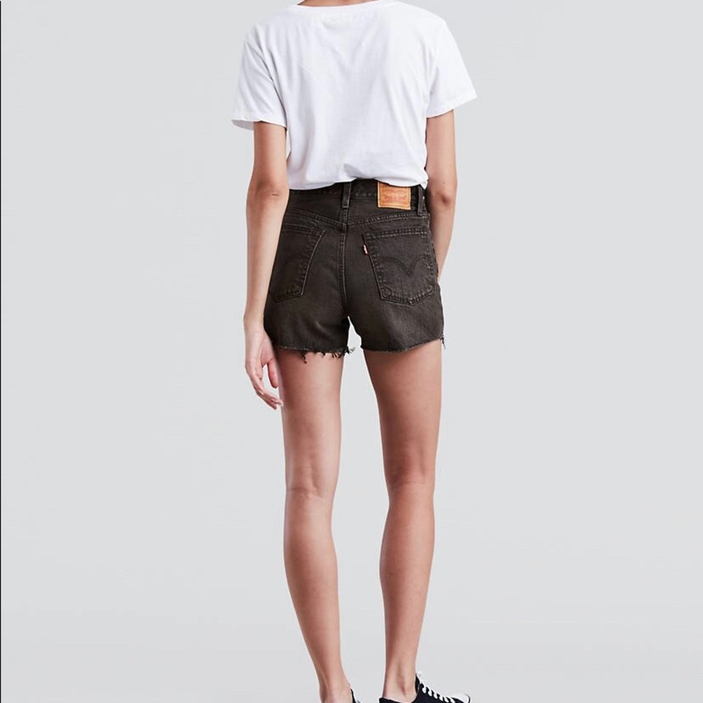 Levi’s Wedgie Short - Picture 2 of 8